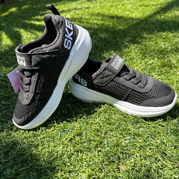 Shoes for kids. Brand new. Sketchers. 10.5 - Picture 2 of 4